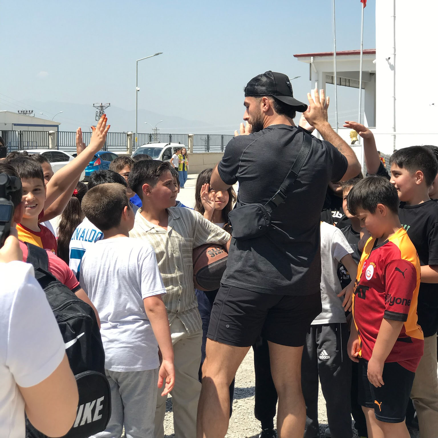 Çocuğumuz Sezi'nin resim yaparkenki hali